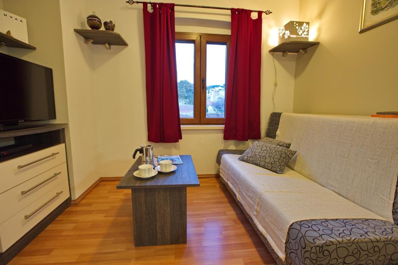 Apartments With A Parking Space Jelsa, Hvar - 8713 Jelsa  Ngoại thất bức ảnh