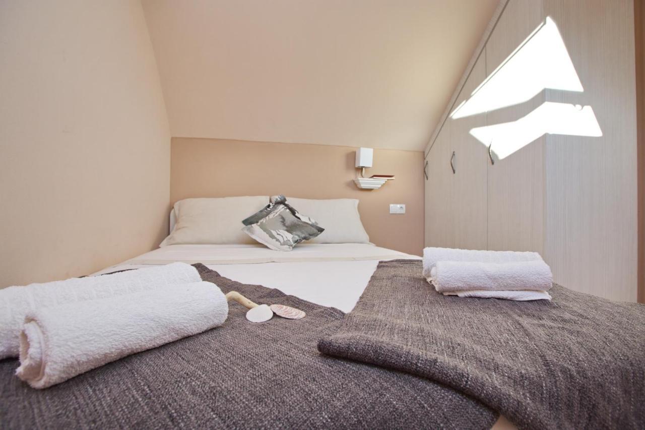 Apartments With A Parking Space Jelsa, Hvar - 8713 Jelsa  Ngoại thất bức ảnh