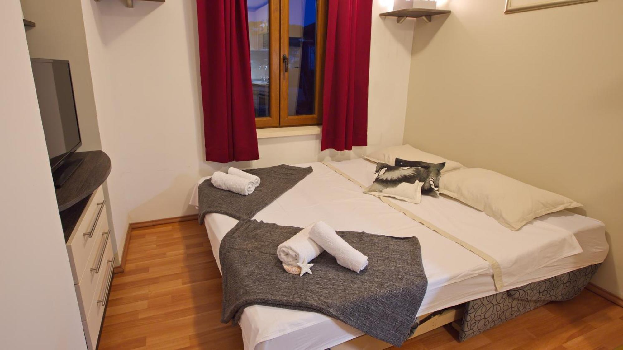 Apartments With A Parking Space Jelsa, Hvar - 8713 Jelsa  Phòng bức ảnh